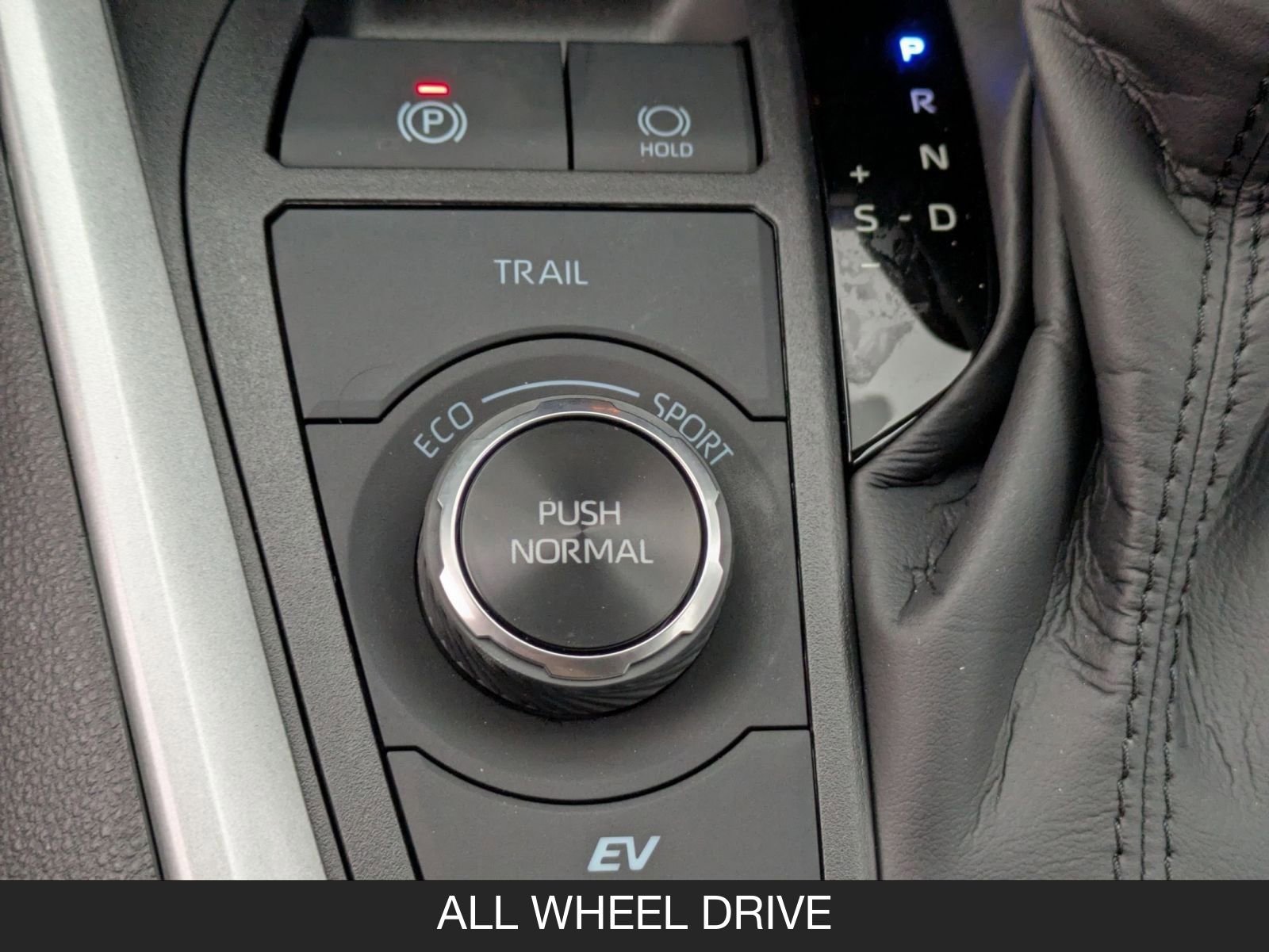 Used 2025 Toyota RAV4 XLE image 20