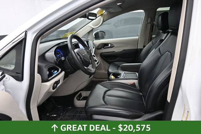 Used 2023 Chrysler Pacifica Touring-L FWD image 15