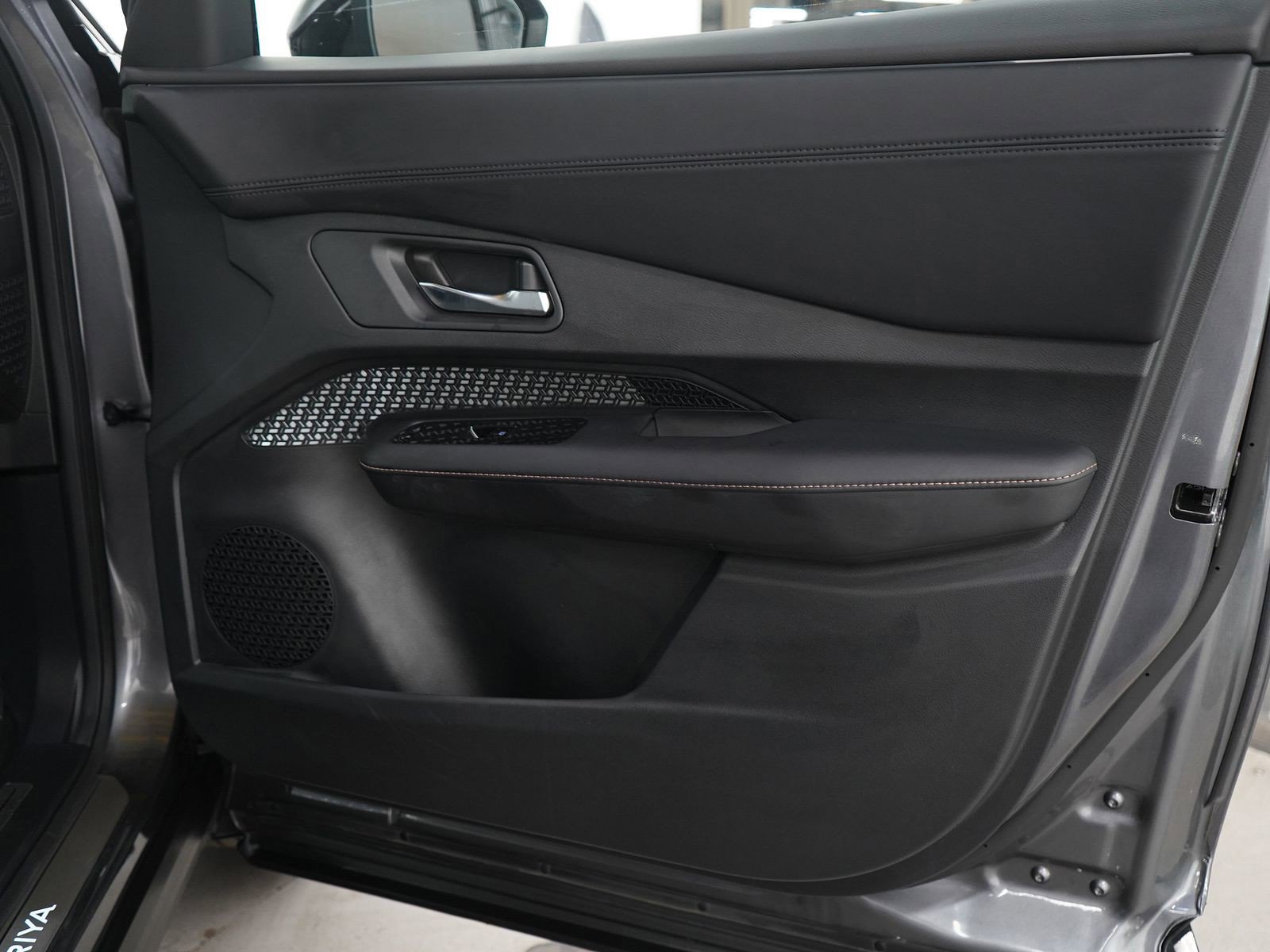 Used 2024 Nissan Ariya AWD image 9