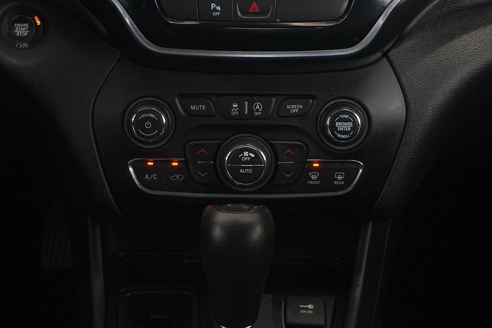 Used 2019 Jeep Cherokee Limited FWD image 21
