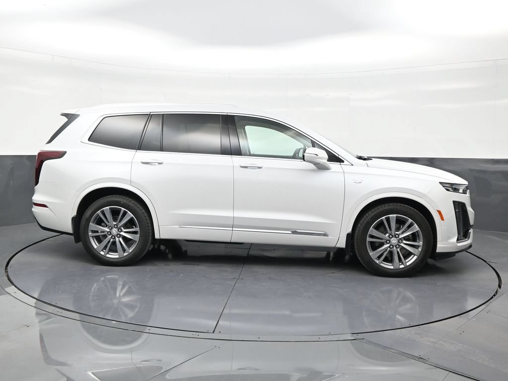 Used 2025 Cadillac XT6 Premium Luxury w/ LPO, Floor Liner Package FWD image 6