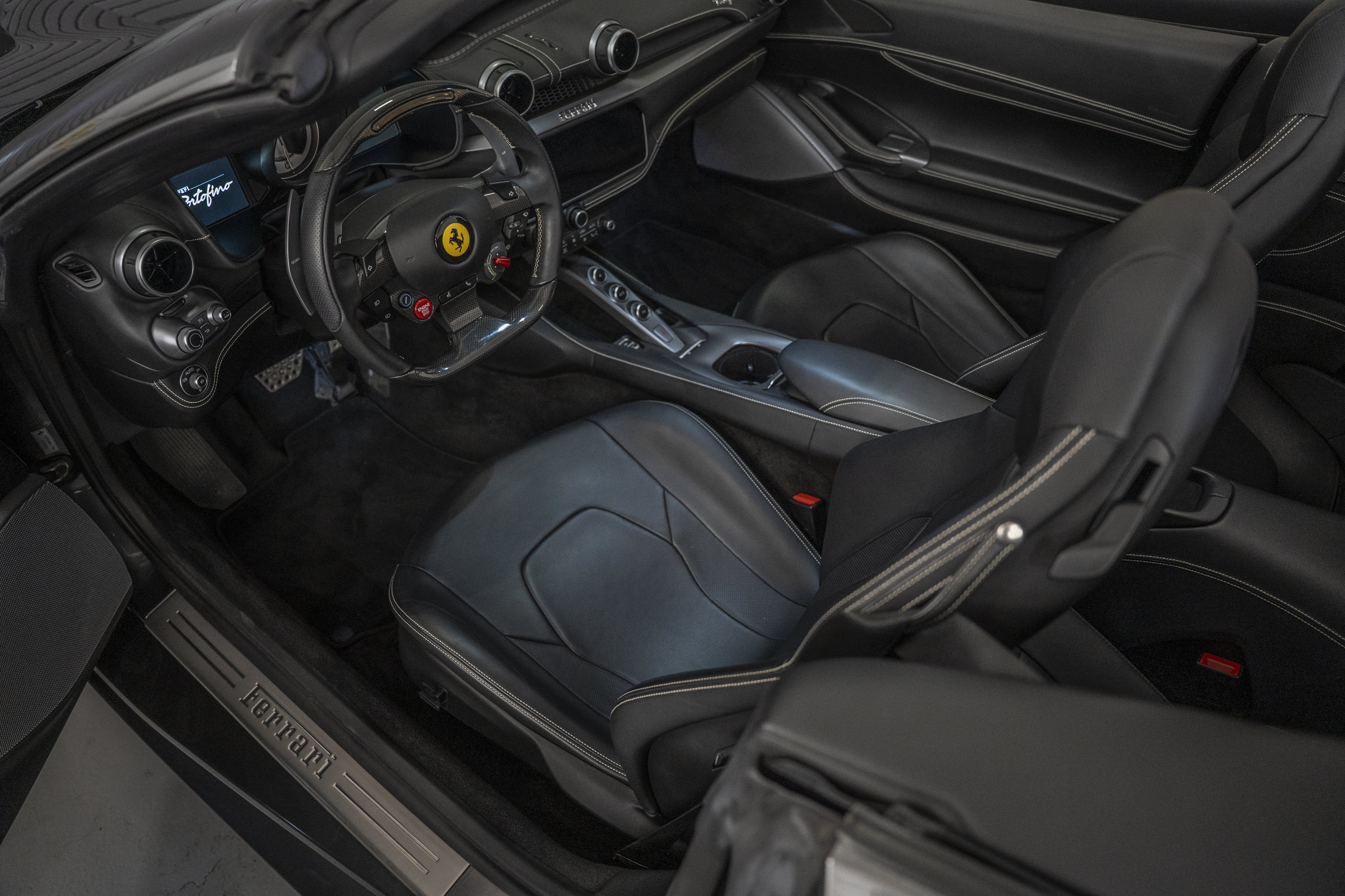 Used 2020 Ferrari Portofino RWD image 31