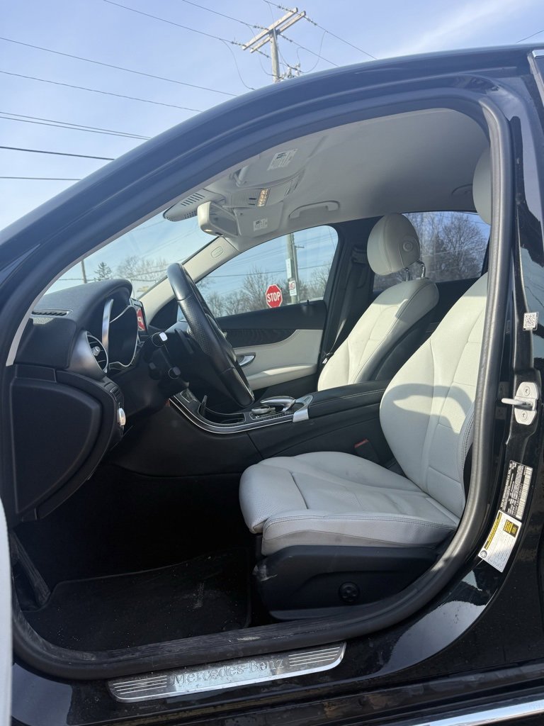 Used 2015 Mercedes-Benz C 300 Sedan image 2