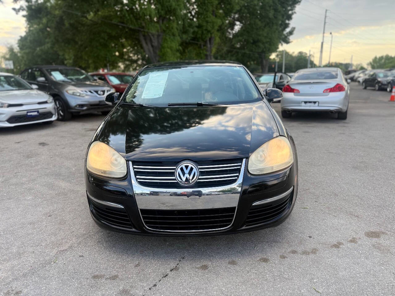 Used 2009 Volkswagen Jetta SE FWD image 2