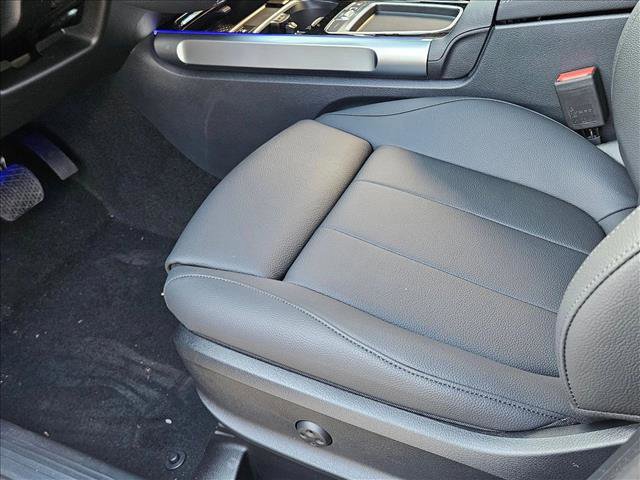 Used 2025 Mercedes-Benz GLB 250 image 4
