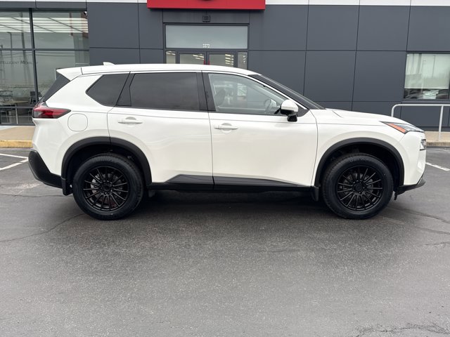 Certified 2021 Nissan Rogue SV image 2