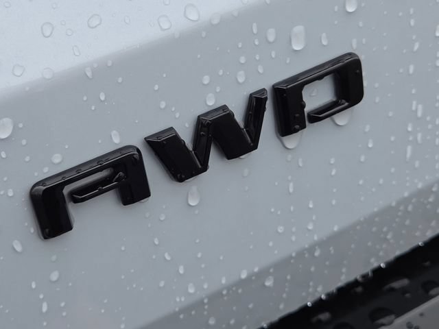 New 2027 Chevrolet Traverse RS w/ LPO, Floor Liner Package AWD/4WD image 5