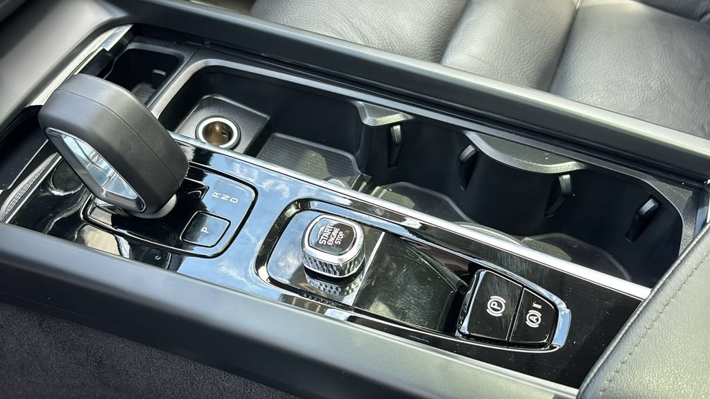 Certified 2025 Volvo XC60 B5 Plus AWD/4WD image 21