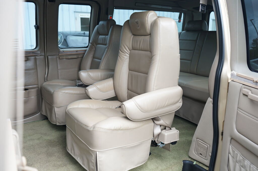 Used 2011 GMC Savana 1500 image 10
