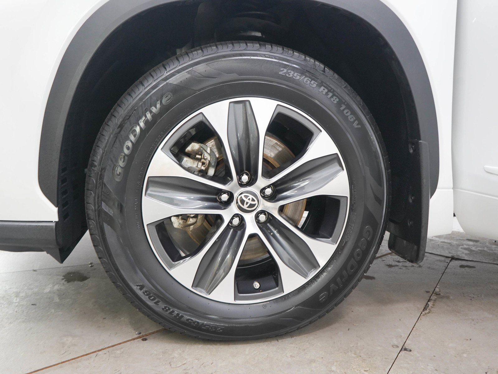 Used 2022 Toyota Highlander XLE AWD/4WD image 30
