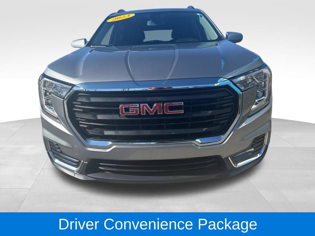 Used 2023 GMC Terrain SLE w/ Driver Convenience Package FWD image 3