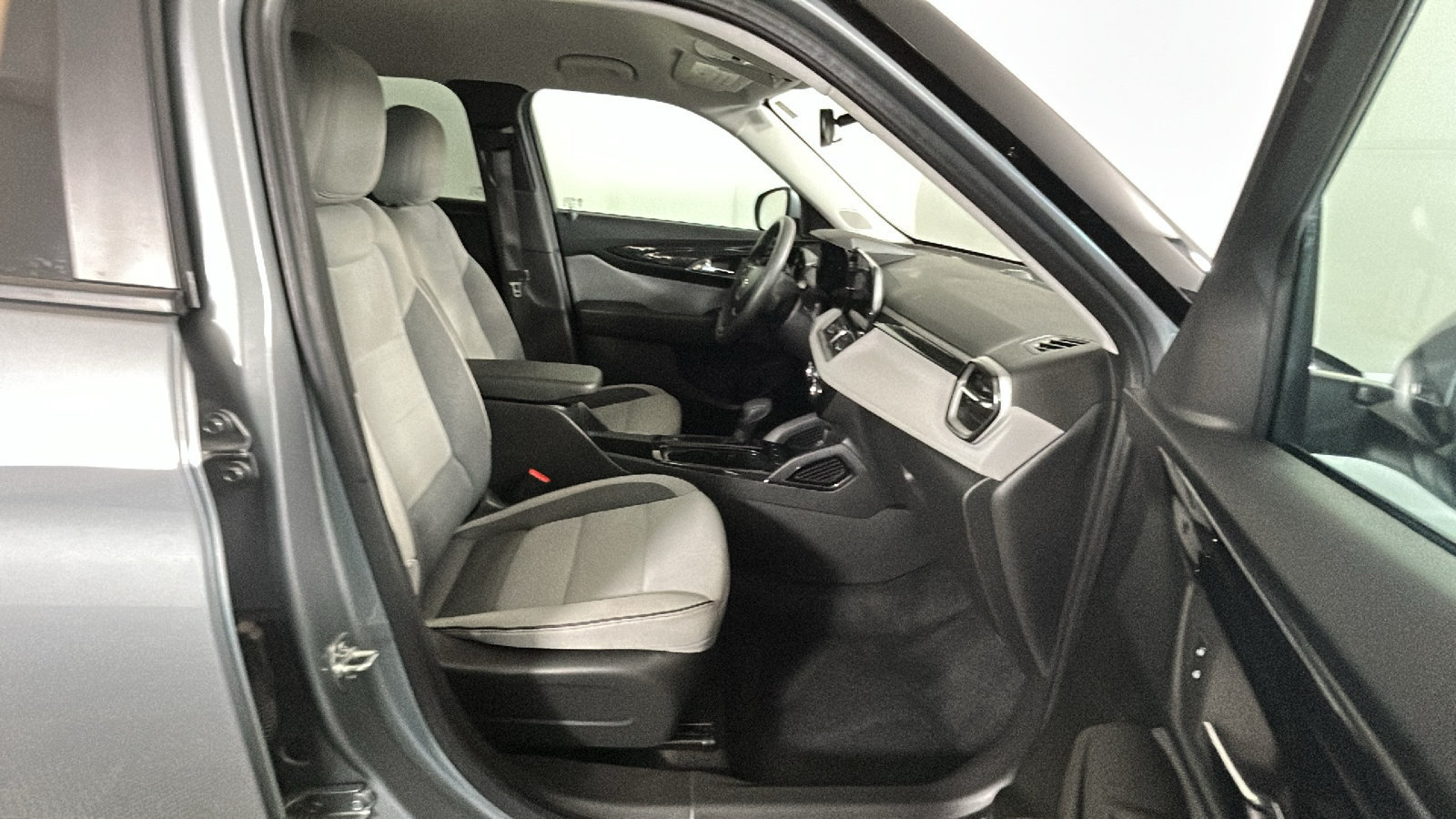 Used 2025 Chevrolet TrailBlazer LT FWD image 35