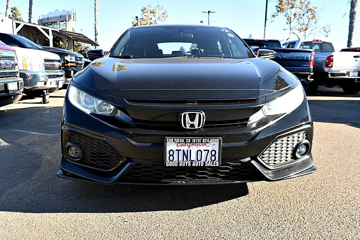 Used 2018 Honda Civic Sport image 2