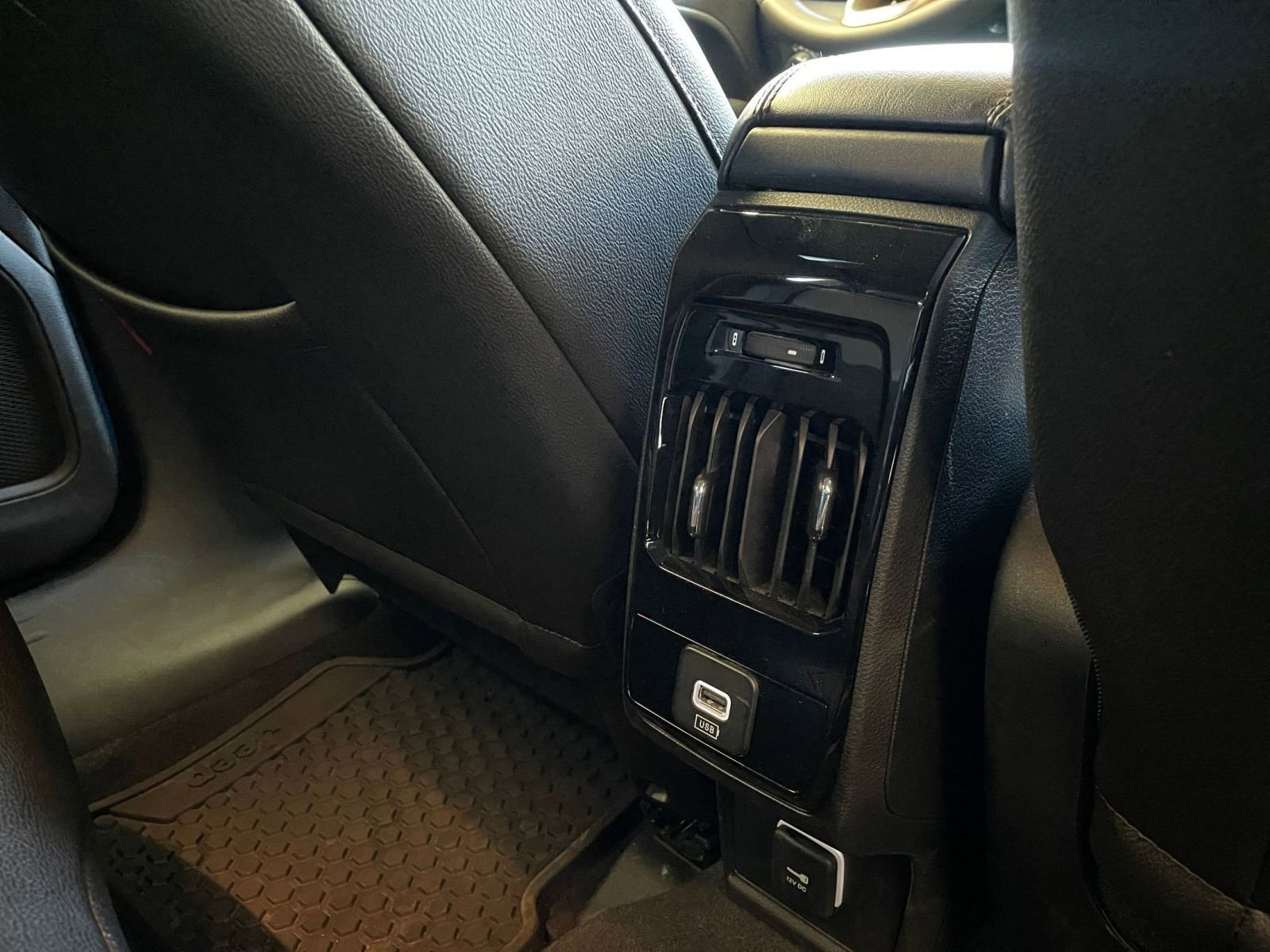 Used 2025 Jeep Compass Trailhawk AWD/4WD image 22