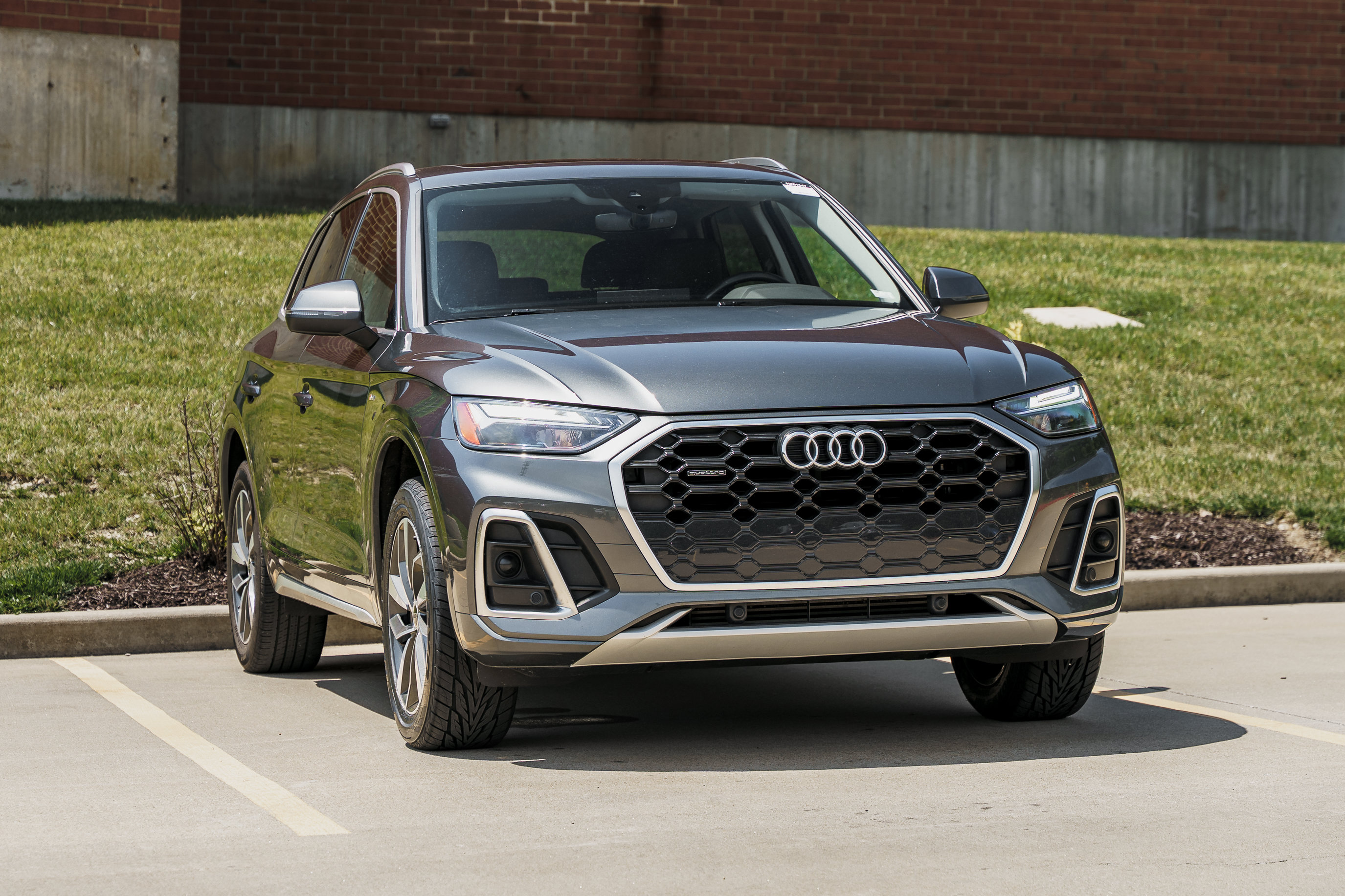 Used 2024 Audi Q5 2.0T Premium w/ Convenience Package AWD/4WD image 2