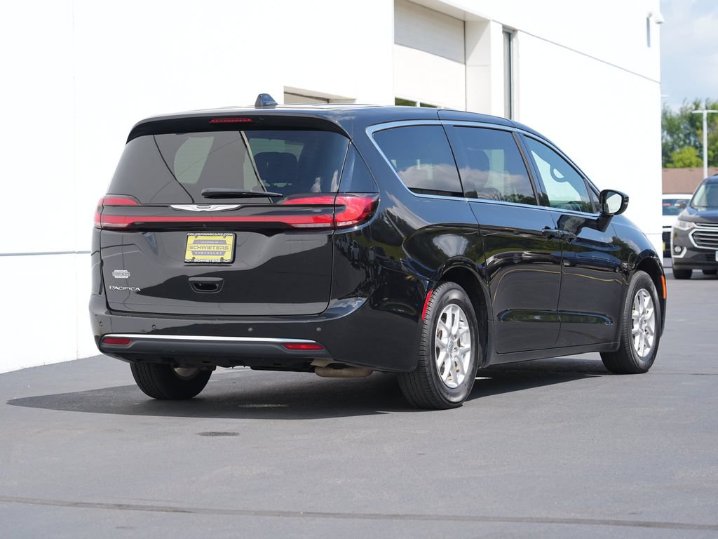 Used 2025 Chrysler Pacifica Select FWD image 3