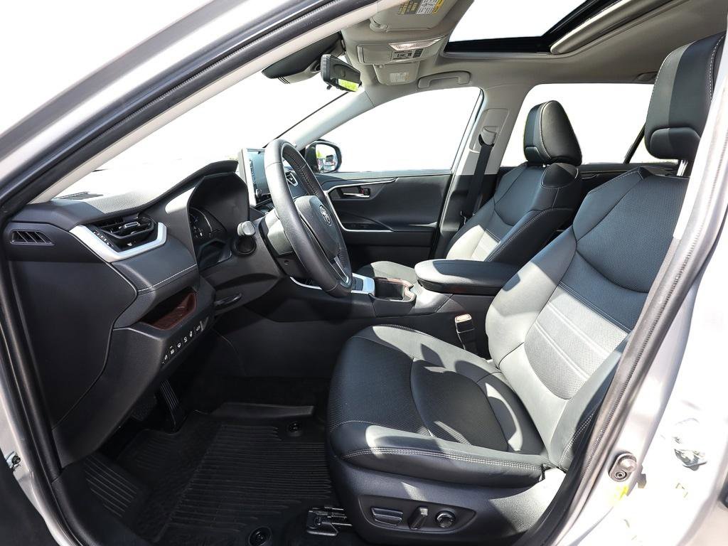 Used 2022 Toyota RAV4 Limited AWD/4WD image 12