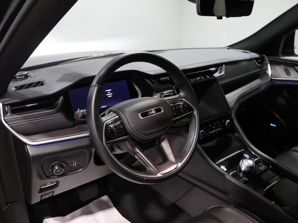 Certified 2022 Jeep Grand Cherokee Overland w/ Luxury Tech Group IV image 17