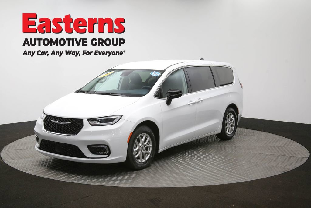 Used 2024 Chrysler Pacifica Touring-L image 54