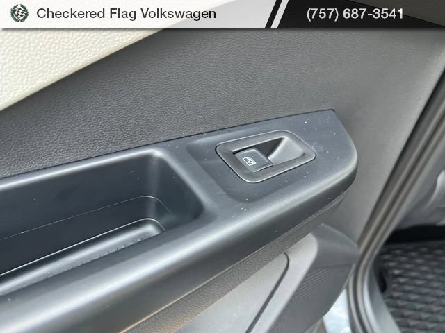 Certified 2025 Volkswagen Taos SE FWD image 24