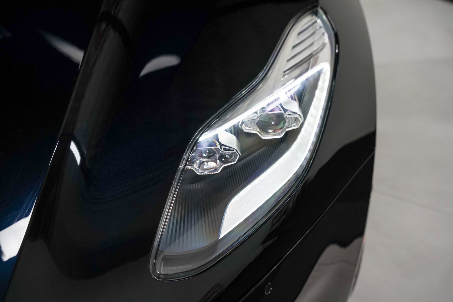 Used 2018 Aston Martin DB11 V12 image 14