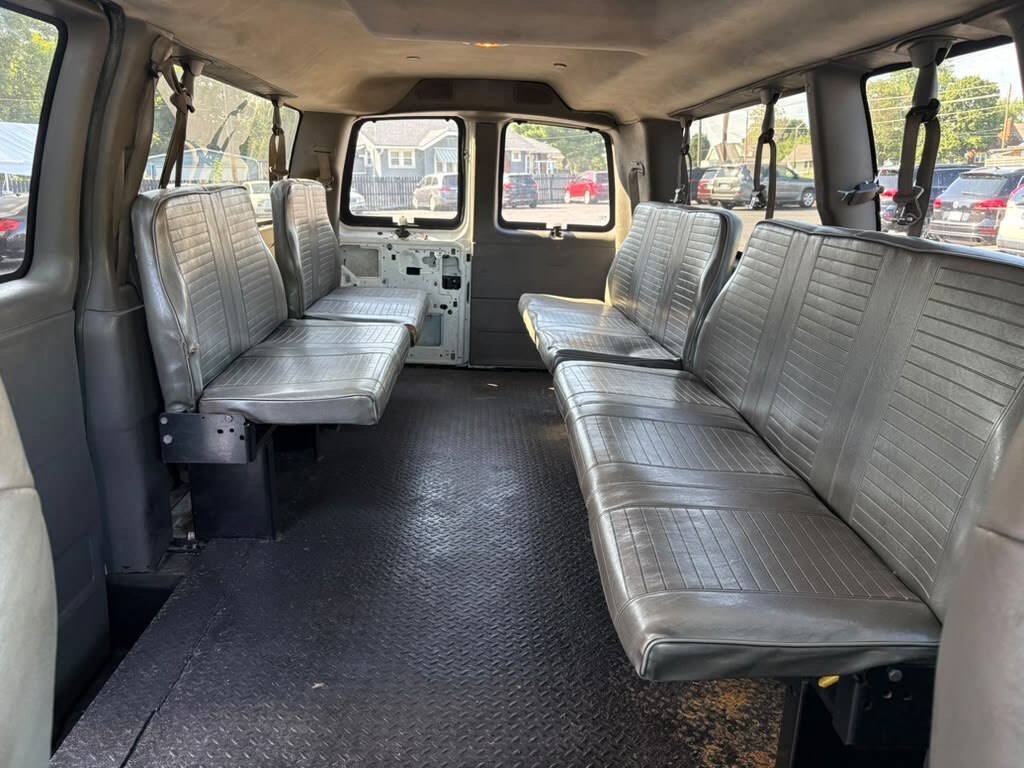 Used 2017 Chevrolet Express 3500 LT w/ LT Preferred Equipment Group RWD image 12