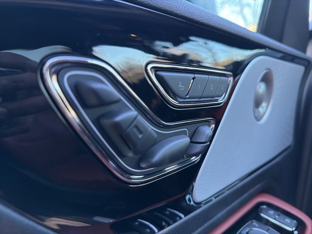 Used 2025 Lincoln Aviator Reserve w/ Equipment Group 201A image 11