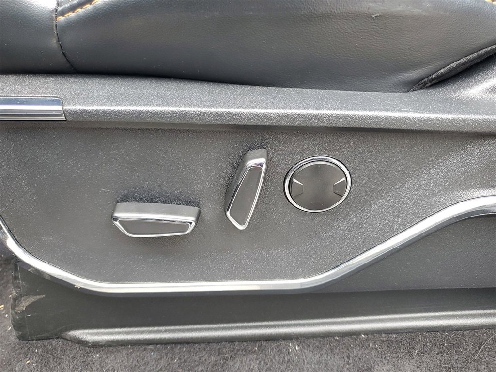 Used 2023 Ford F150 Platinum image 3