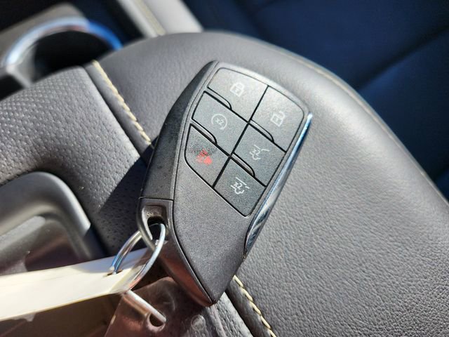 Used 2023 GMC Yukon XL SLT image 25