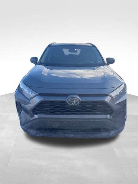 Used 2019 Toyota RAV4 LE image 2