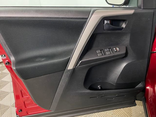 Certified 2018 Toyota RAV4 LE w/ Carpet Mat Package AWD/4WD image 20