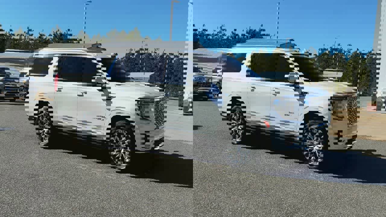 Used 2022 GMC Yukon XL Denali image 2
