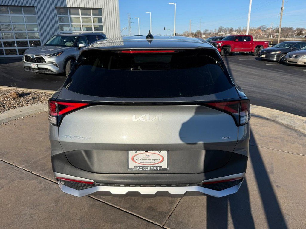 Used 2024 Kia Sportage LX image 9