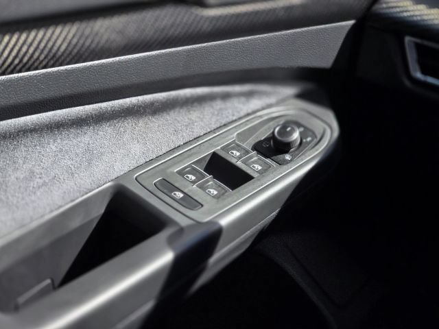 Used 2025 Volkswagen Golf R Black Edition AWD/4WD image 23