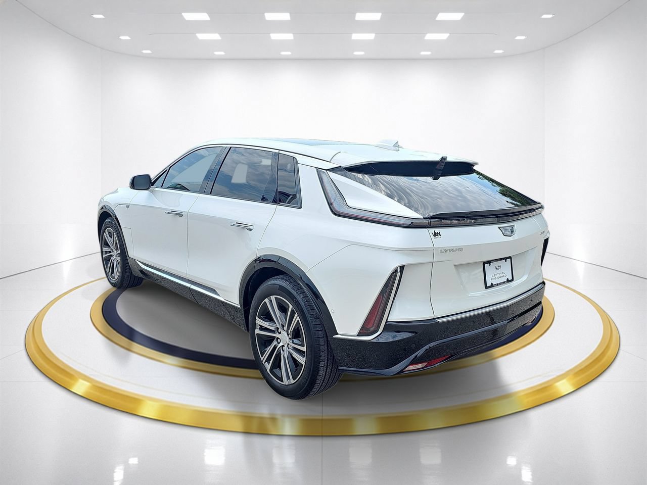 Used 2024 Cadillac Lyriq Luxury w/ LPO, Floor Liner Package RWD image 7
