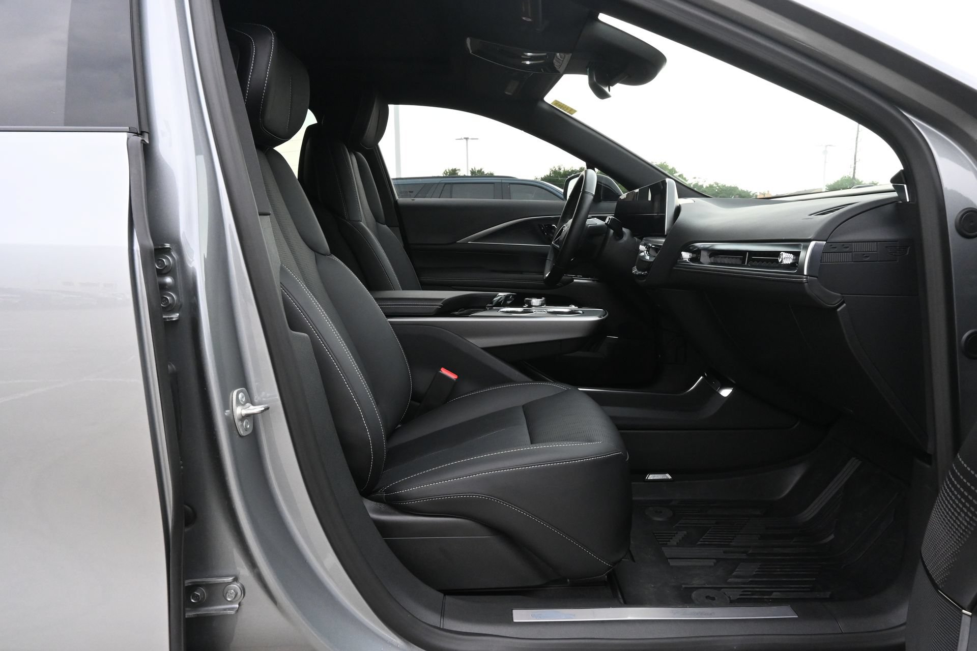 Used 2025 Cadillac Lyriq Luxury RWD image 26