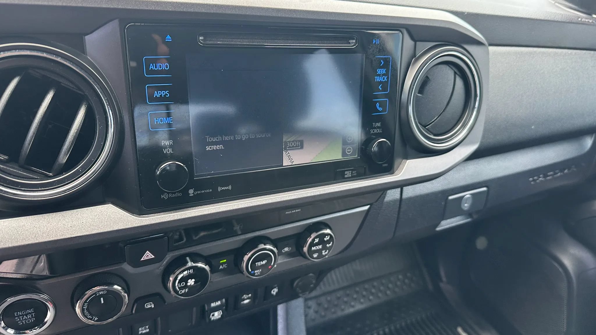 Used 2018 Toyota Tacoma TRD Sport AWD/4WD image 11
