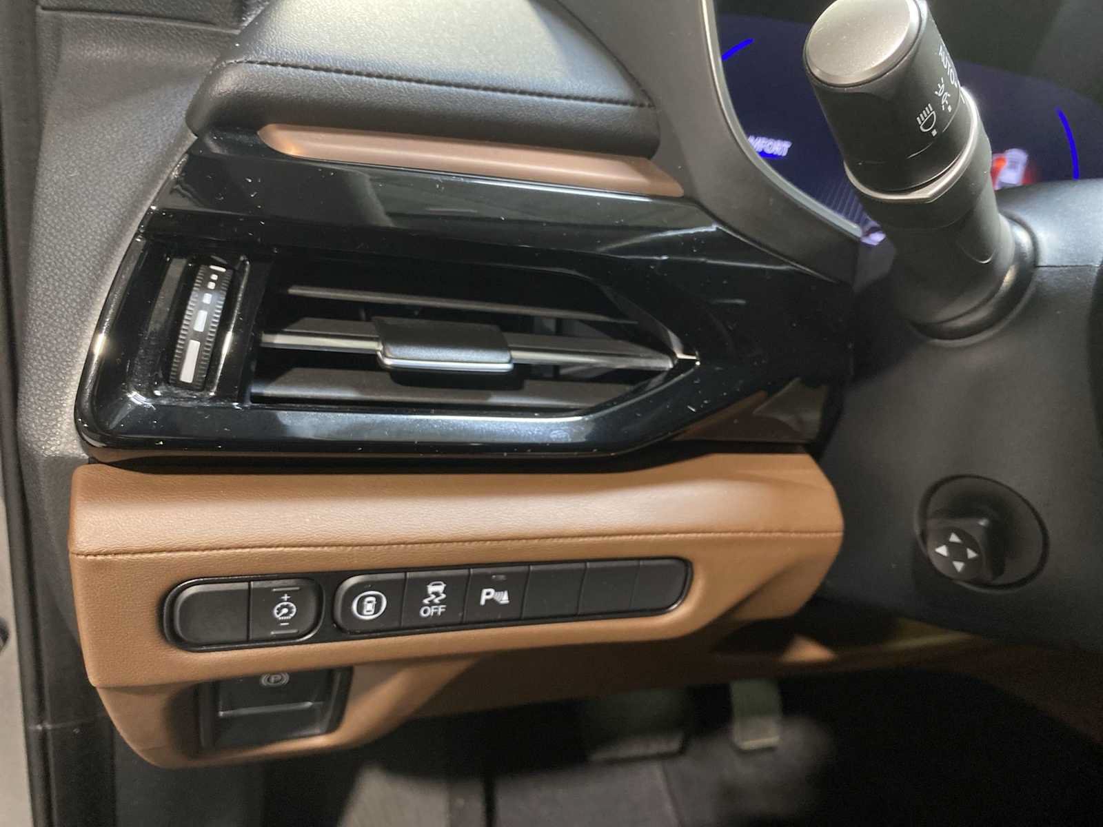 Certified 2024 Acura MDX SH-AWD w/ Technology Package image 24