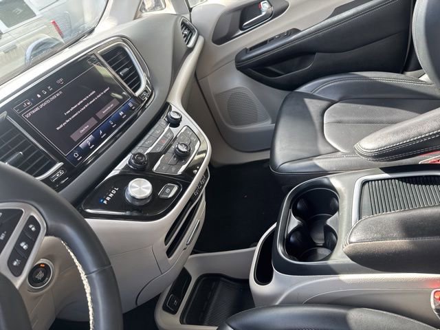 Used 2023 Chrysler Pacifica Touring-L image 28