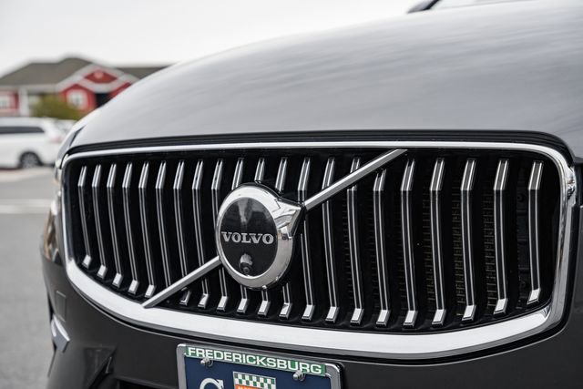 Used 2022 Volvo XC60 T8 Inscription w/ Advanced Package image 12