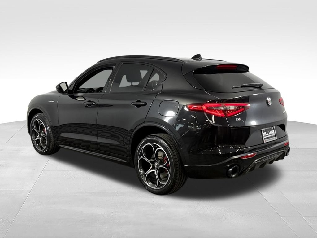 Used 2023 Alfa Romeo Stelvio Veloce AWD/4WD image 7