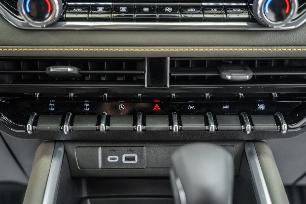 New 2026 Chevrolet Colorado ZR2 w/ Midnight Edition AWD/4WD image 34