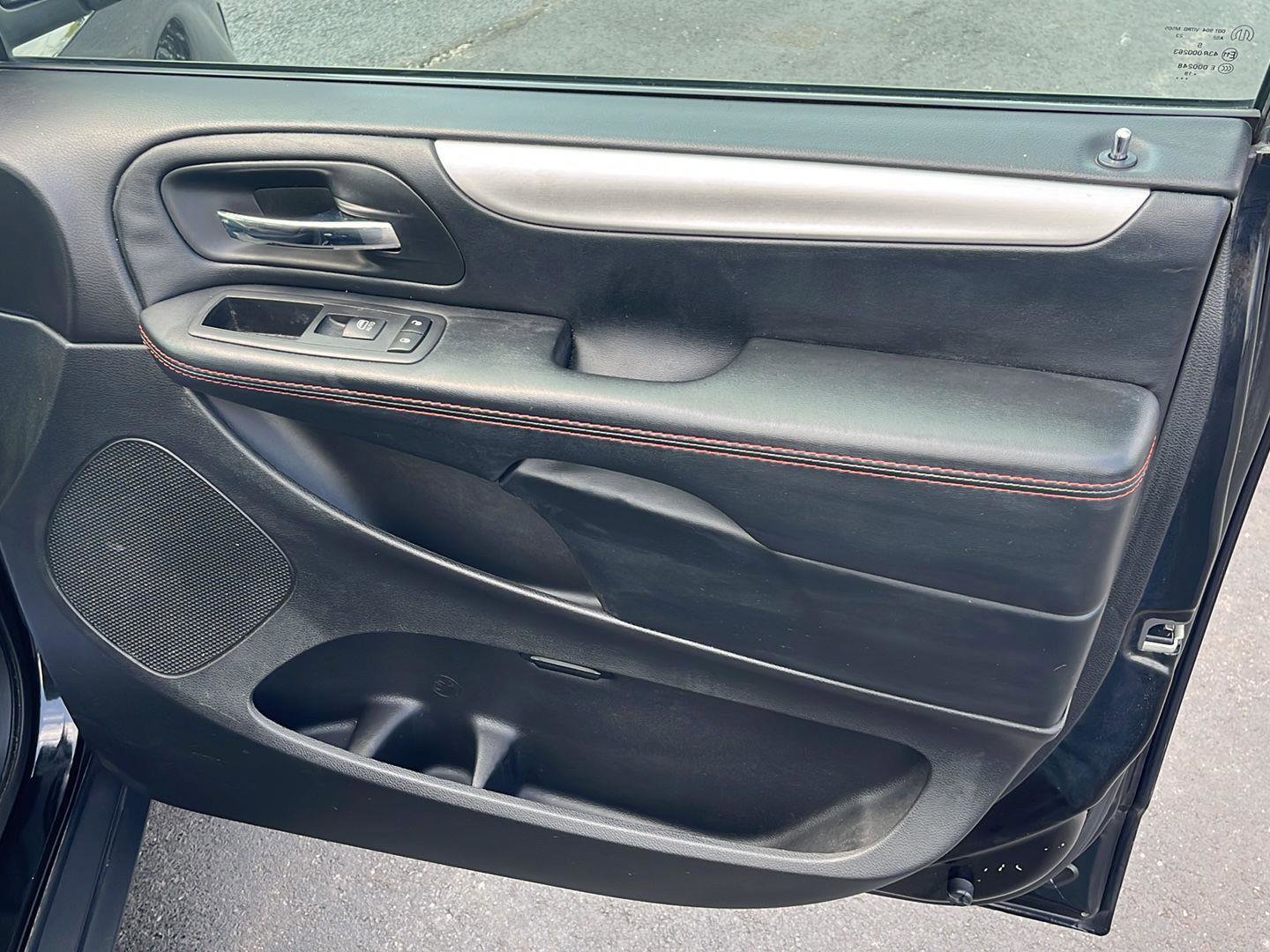 Used 2019 Dodge Grand Caravan GT image 27
