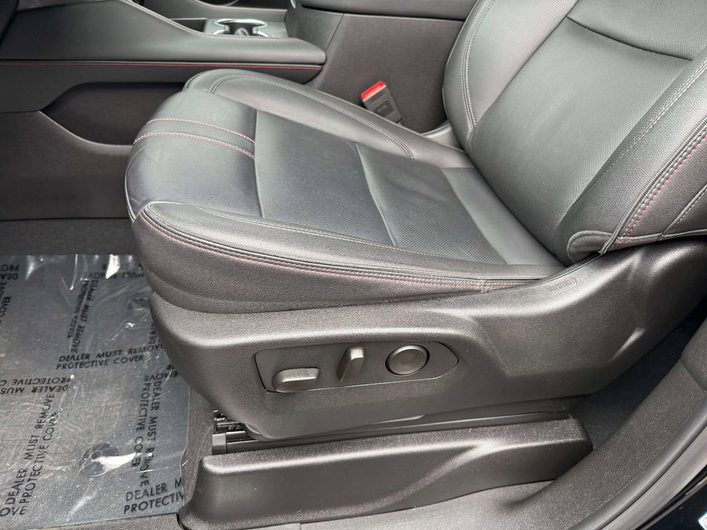 Used 2024 Chevrolet Suburban RST w/ Luxury Package image 3