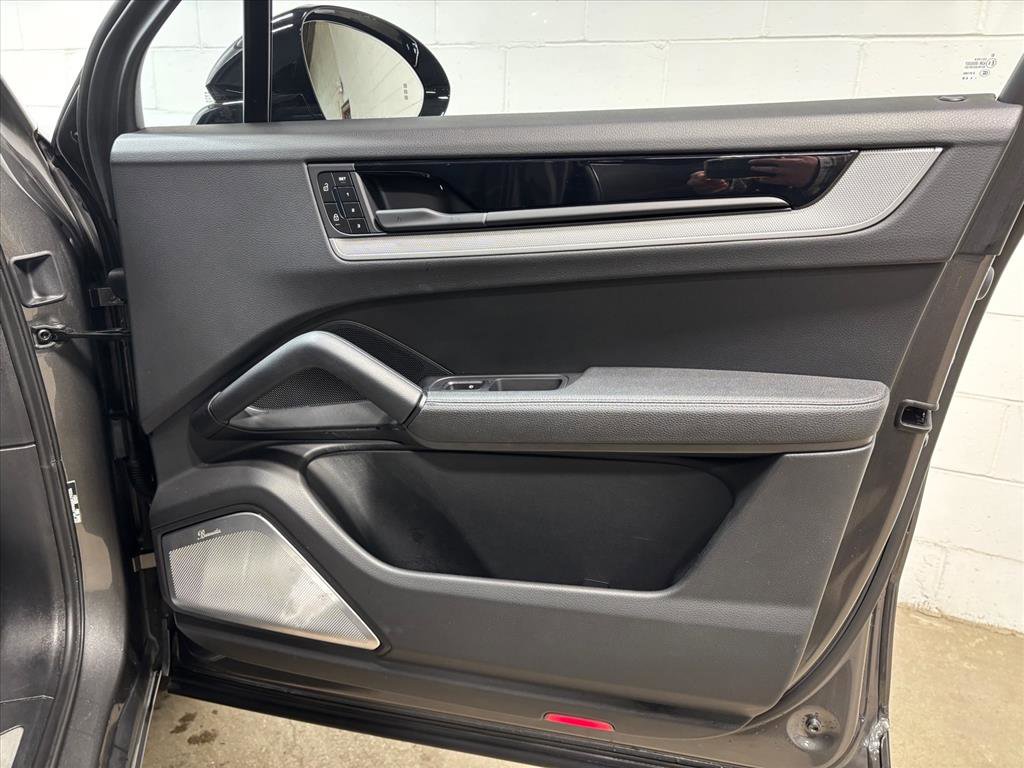 Used 2025 Porsche Cayenne S image 33