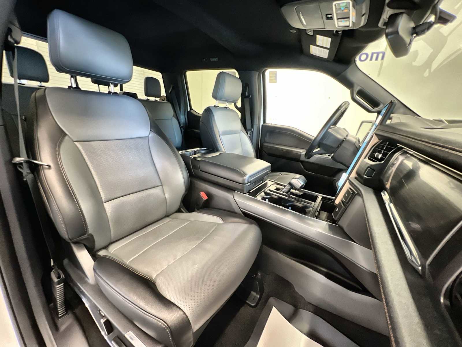 Used 2022 Ford F150 Lightning Lariat image 26