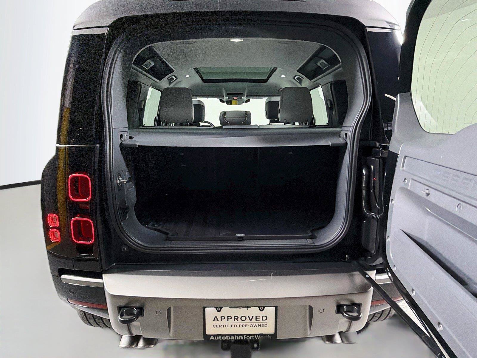 Certified 2025 Land Rover Defender 110 X-Dynamic SE AWD/4WD image 27