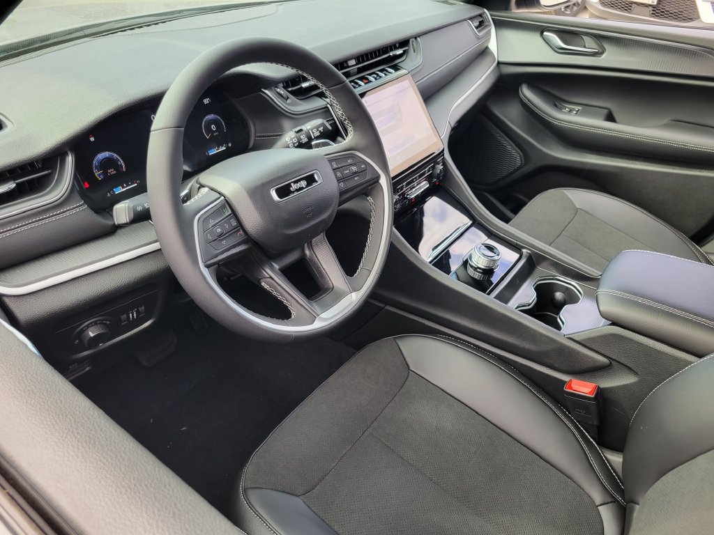 New 2027 Jeep Grand Cherokee Laredo X AWD/4WD image 3