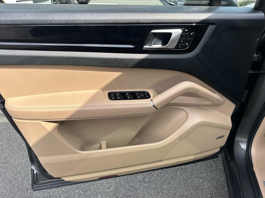 Used 2019 Porsche Cayenne AWD/4WD image 19