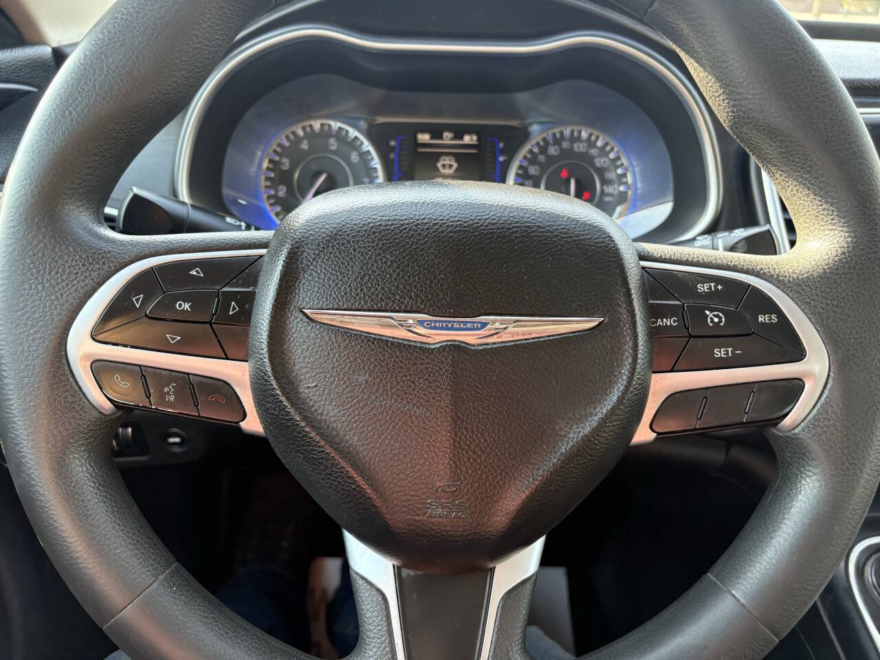 Used 2015 Chrysler 200 Limited FWD image 25